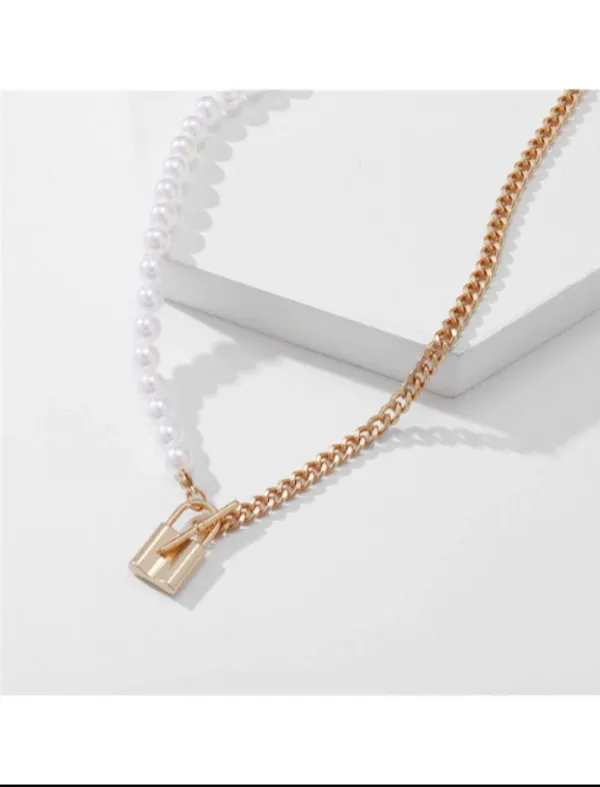 Jewelry_For_Women_Half_Pearl_and_Half_Gold_Chain_Necklace
