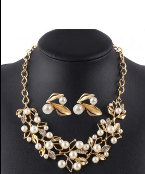 White_And_Gold-Toned_Gold-Plated_Pearl-Studded_Necklace_Set