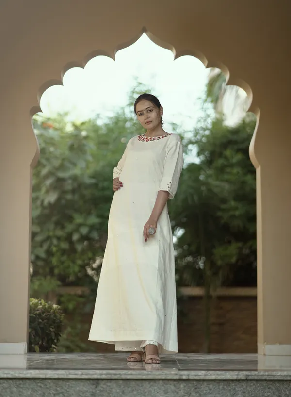 White_Cotton_Embroidered_Kurta_For_Women
