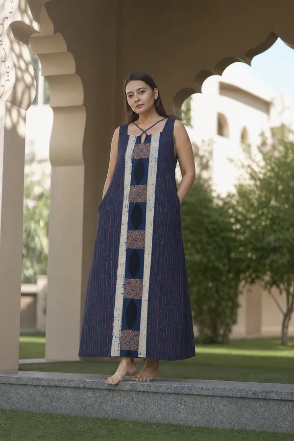 Navy_Blue_Panelled_Sleeveless_A_Line_Dress