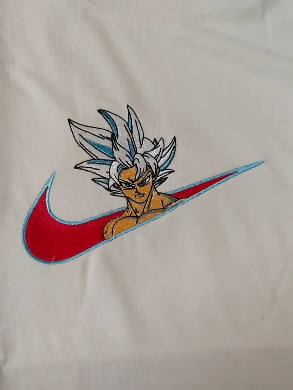 Embroidery_round_neck_t-shirt