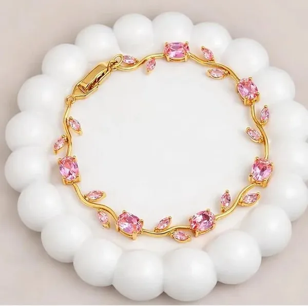 Gold_Alloy_Bracelet_For_Women