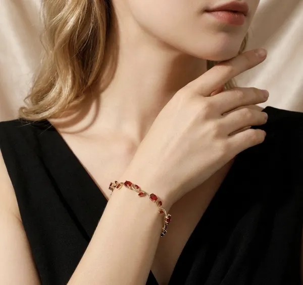 Gold_Alloy_Bracelet_For_Women