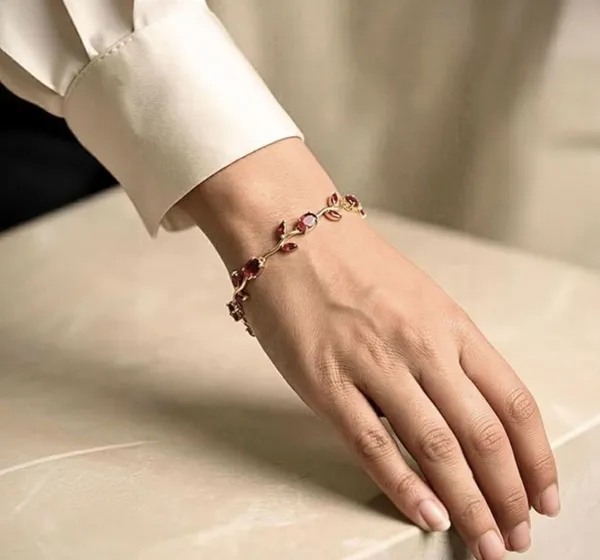 Gold_Alloy_Bracelet_For_Women
