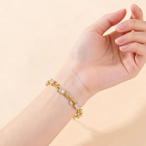 Gold_And_White_Metal_Bracelet_For_Women