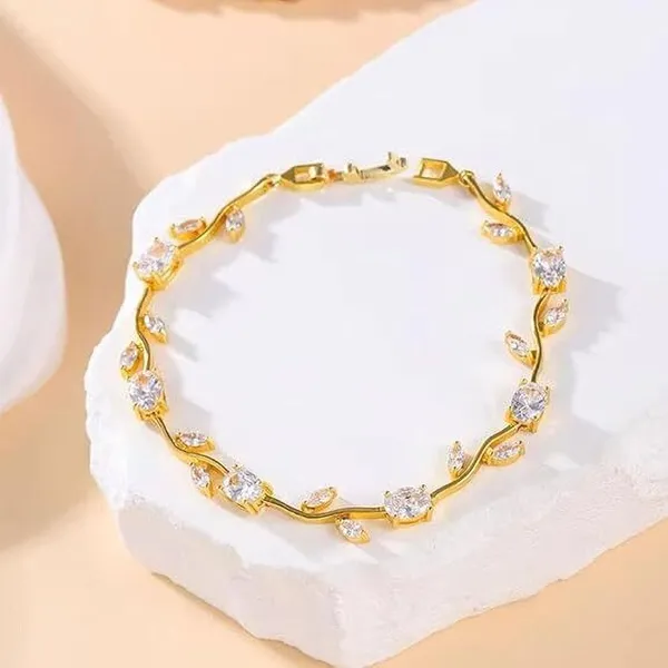 Gold_And_White_Metal_Bracelet_For_Women