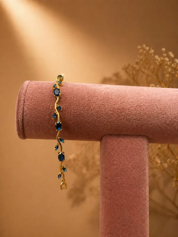 Gold_Alloy_Bracelet_For_Women