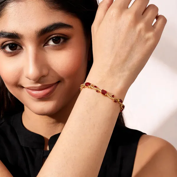 Gold_Alloy_Bracelet_For_Women