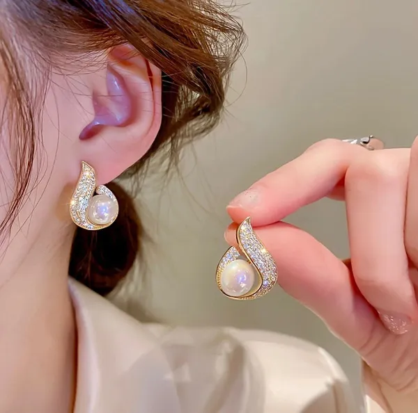 Gold_Metal_Stud_Earring_For_Women_Pack_Of_2