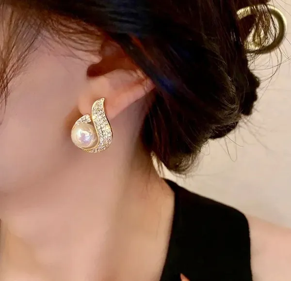 Gold_Metal_Stud_Earring_For_Women_Pack_Of_2