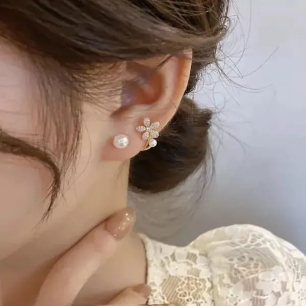 Gold_And_Multicolor_Brass_Stud_Earring_For_Women