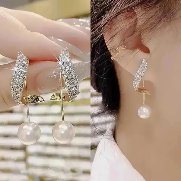 Silver_And_White_Alloy_Stud_Earring_For_Women