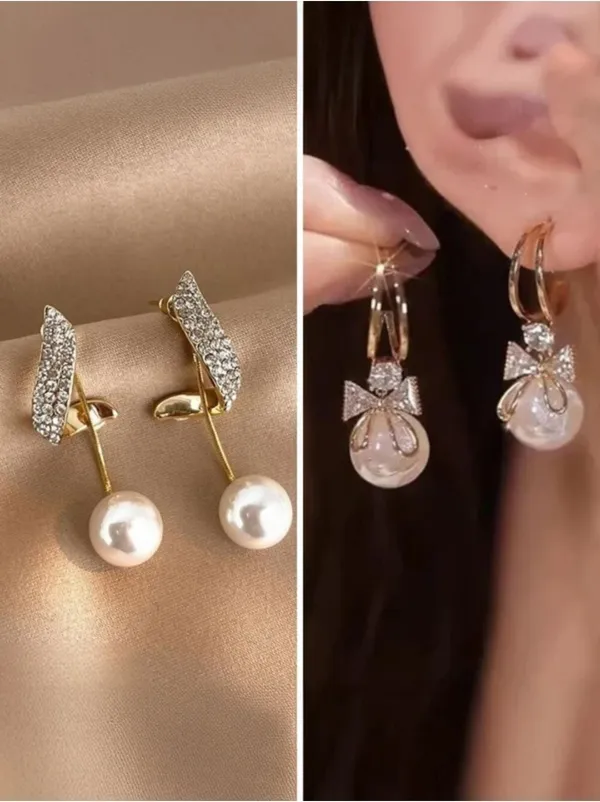 Gold_And_White_Alloy_Stud_Earring_For_Women