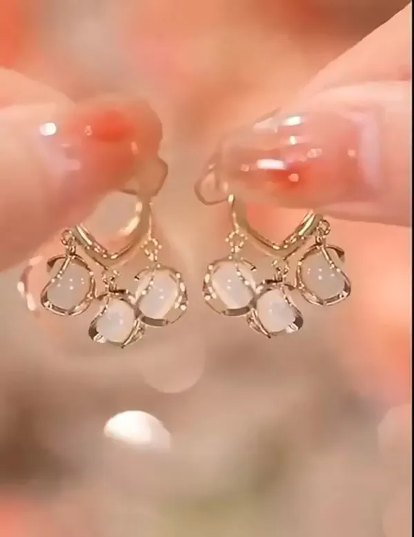 Gold_Alloy_Stud_Earring_For_Women