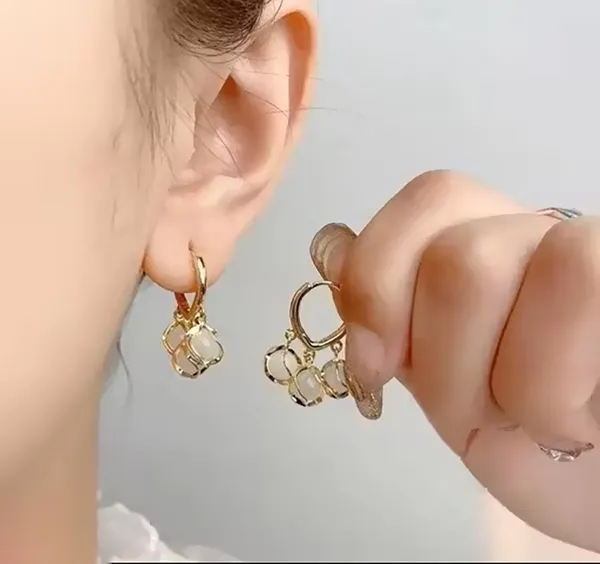 Gold_Alloy_Stud_Earring_For_Women