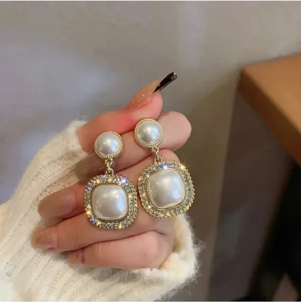 Gold_And_White_And_Purple_Alloy_Stud_Earring_For_Women