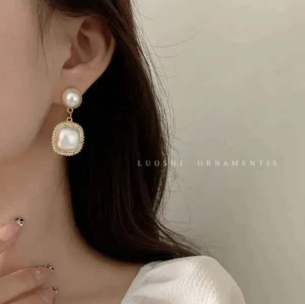 Gold_And_White_And_Purple_Alloy_Stud_Earring_For_Women