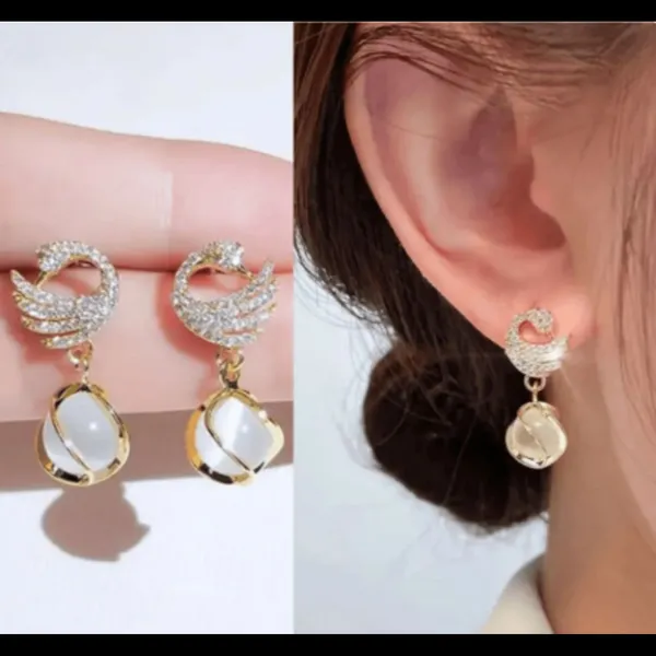 Gold_Alloy_Stud_Earring_For_Women