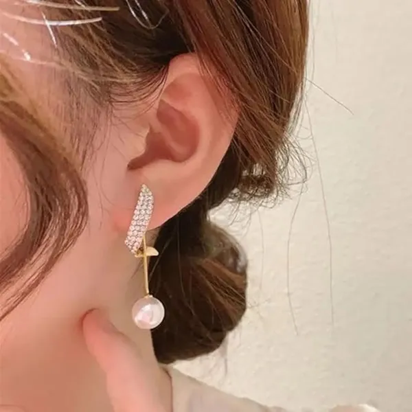 Gold_And_Black_Brass_Stud_Earring_For_Women