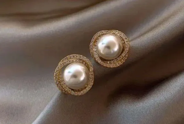 Gold_And_White_Alloy_Stud_Earring_For_Women