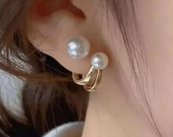 Gold_And_White_Alloy_Stud_Earring_For_Women