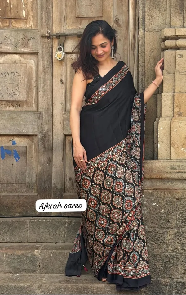 Black_Satin_Moss_Saree_For_Women