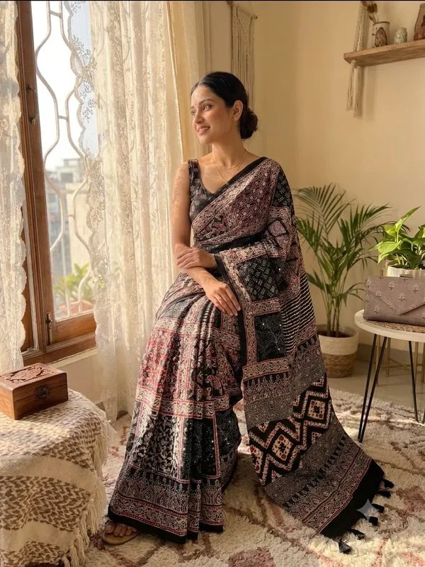 Black_Satin_Crepe_Saree_For_Women