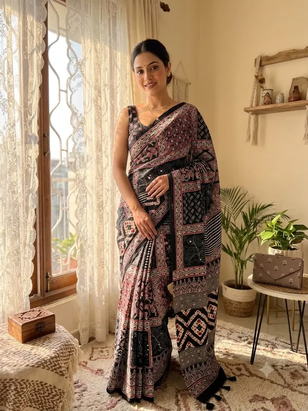 Black_Satin_Crepe_Saree_For_Women