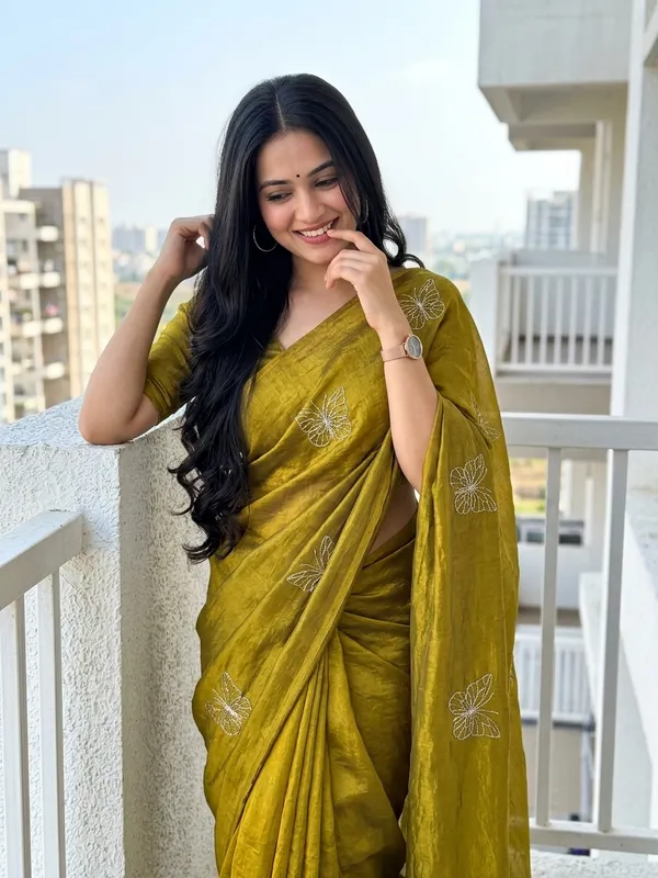 Beautiful_Butterfly_Two_Tone_Heavy_Space_Silk_Fabric_with_Beautiful_Leaf_Handwork_Beads