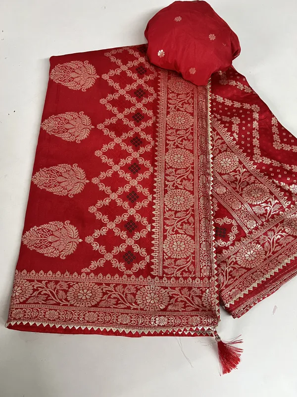 Dola_Silk_Saree_With_All_Over_Zari_Weaving,_Saree_Border,_Paipin_&_Samosa_Lace_Border