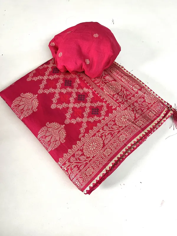Dola_Silk_Saree_With_All_Over_Zari_Weaving,_Saree_Border,_Paipin_&_Samosa_Lace_Border