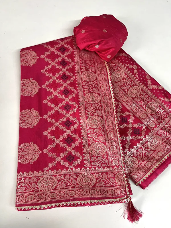 Dola_Silk_Saree_With_All_Over_Zari_Weaving,_Saree_Border,_Paipin_&_Samosa_Lace_Border