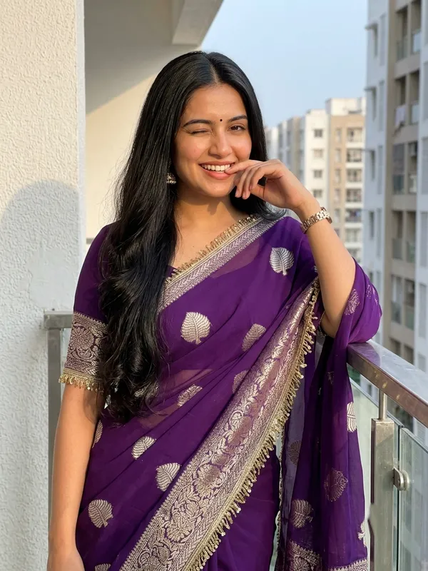 Pure_Viscose_Georgette_Saree_with_Leaf_Jacquard_Design,_Sequin_Lace_Border_&_Running_Blouse_with_Lace