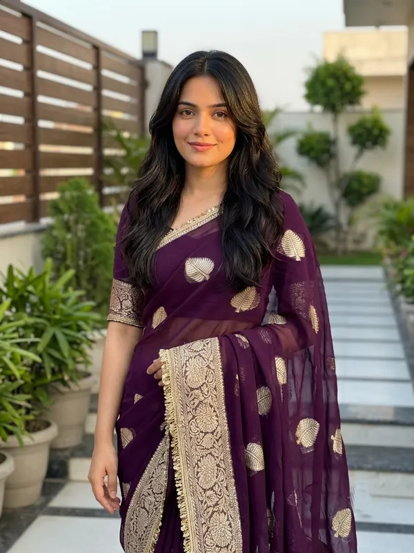 Pure_Viscose_Georgette_Saree_with_Leaf_Jacquard_Design,_Sequin_Lace_Border_&_Running_Blouse_with_Lace