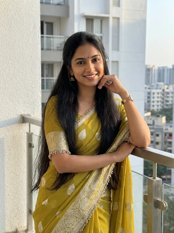 Pure_Viscose_Georgette_Saree_with_Leaf_Jacquard_Design,_Sequin_Lace_Border_&_Running_Blouse_with_Lace