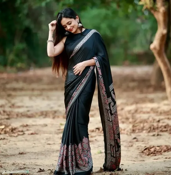 Geometric_Print,_Printed_Assam_Silk_Crepe_Saree_(Black)