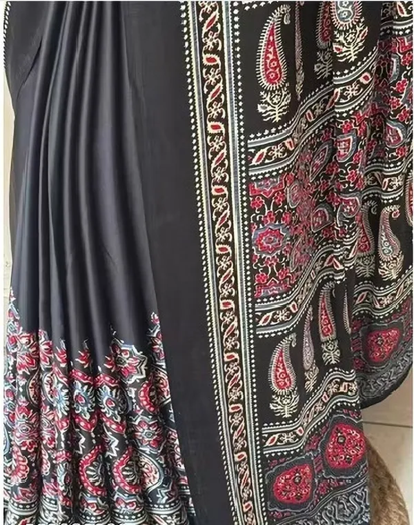 Geometric_Print,_Printed_Assam_Silk_Crepe_Saree_(Black)