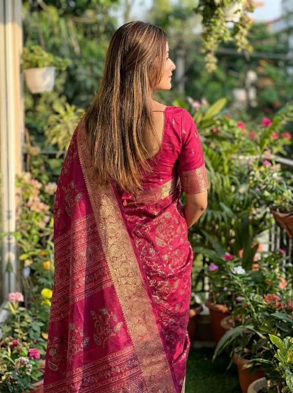Floral_Print,_Paisley,_Printed_Banarasi_Silk_Blend,_Art_Silk_Saree_(Pink)