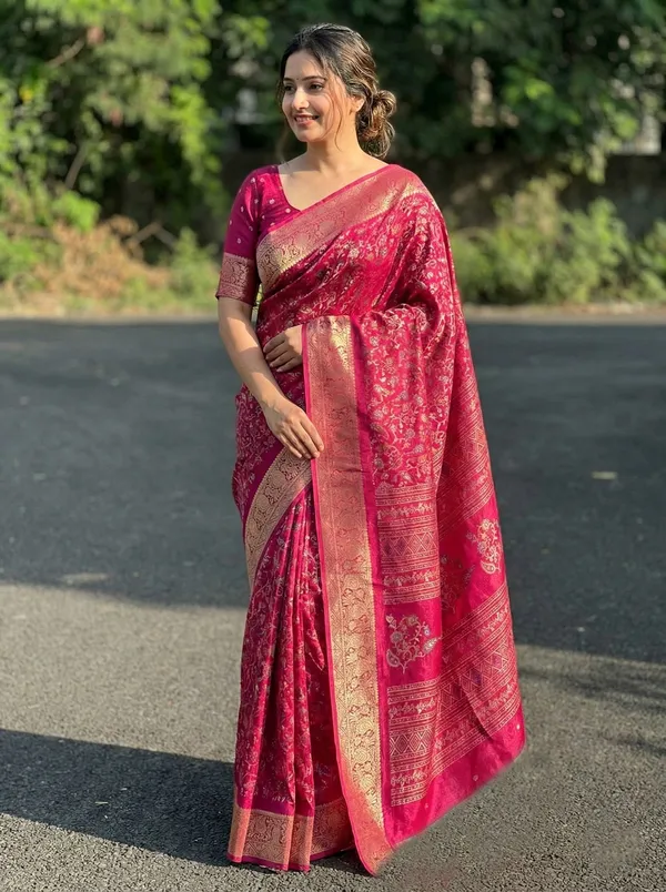 Floral_Print,_Paisley,_Printed_Banarasi_Silk_Blend,_Art_Silk_Saree_(Pink)