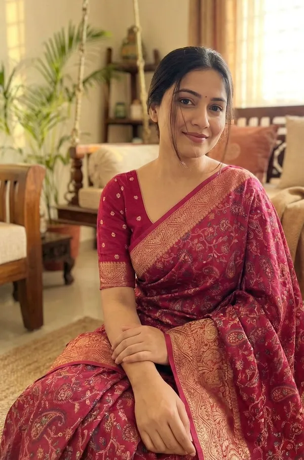 Floral_Print,_Paisley,_Printed_Banarasi_Silk_Blend,_Art_Silk_Saree_(Pink)