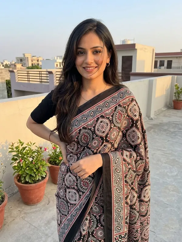Geometric_Print_Daily_Wear_Crepe_Saree_(Black)