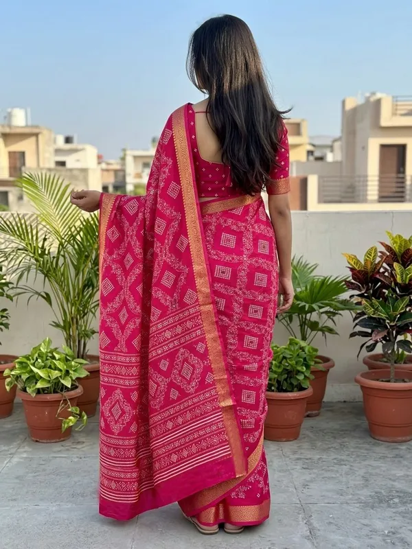 Printed,_Woven,_Blocked_Printed_Bandhani_Silk_Blend_Saree_(Pink)
