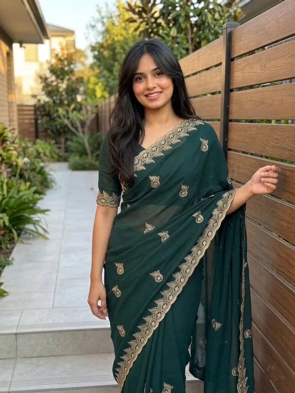 Embellished,_Embroidered,_Striped,_Woven_Bollywood_Chiffon_Saree_(Green)