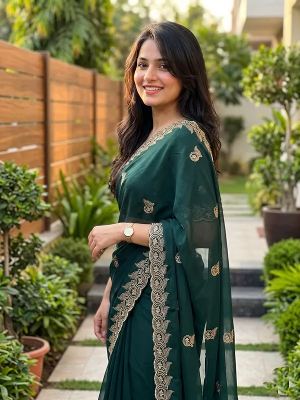 Embellished,_Embroidered,_Striped,_Woven_Bollywood_Chiffon_Saree_(Green)