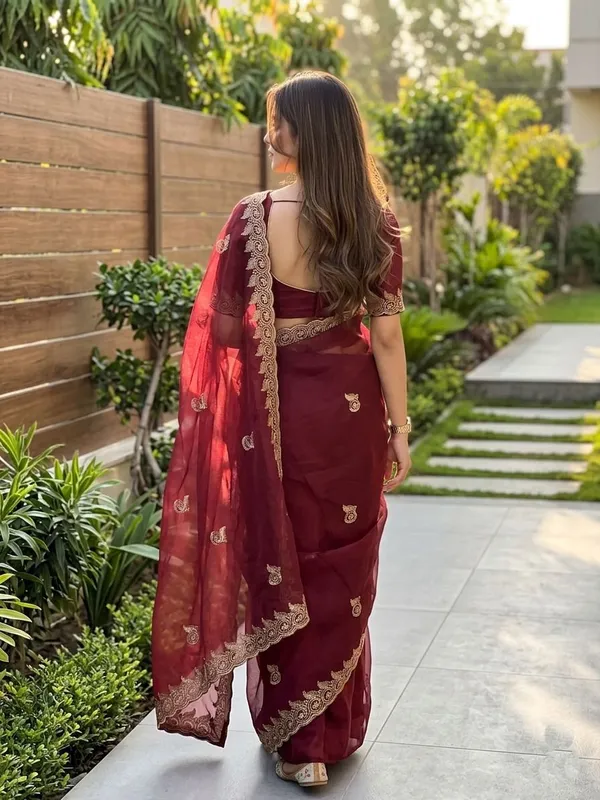 Embellished,_Embroidered,_Striped,_Woven_Bollywood_Chiffon_Saree_(Maroon)