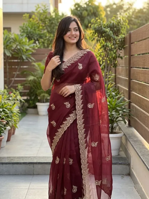 Embellished,_Embroidered,_Striped,_Woven_Bollywood_Chiffon_Saree_(Maroon)