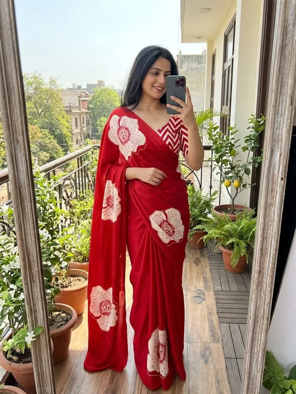 Floral_Print,_Printed_Daily_Wear_Crepe_Saree_(Red)