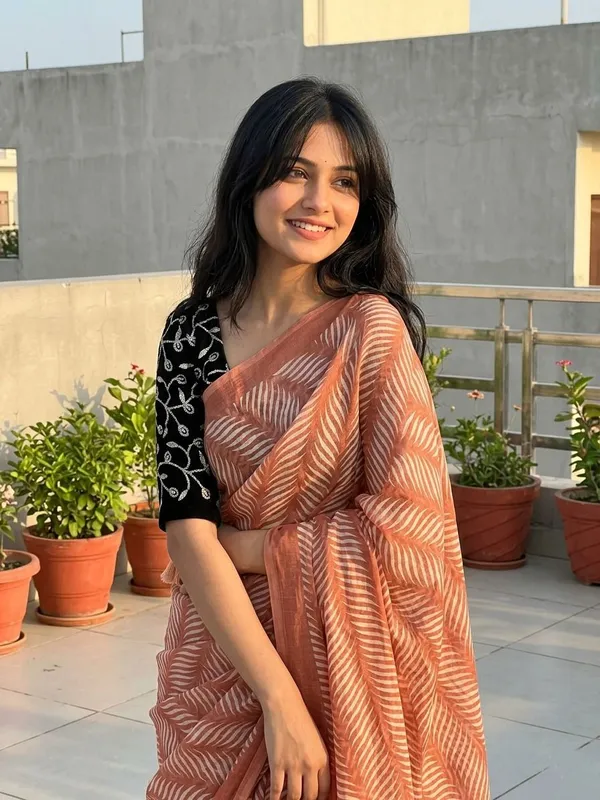 Geometric_Print_Daily_Wear_Chiffon_Saree_(Red)