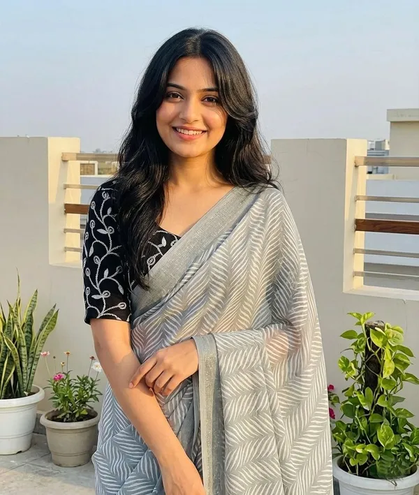 Geometric_Print_Daily_Wear_Chiffon_Saree_(Grey)