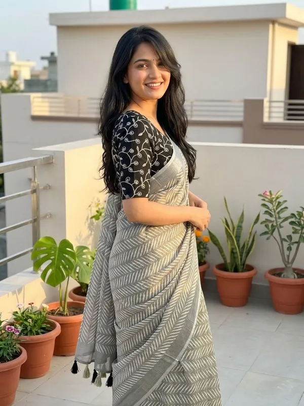 Geometric_Print_Daily_Wear_Chiffon_Saree_(Grey)
